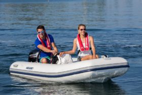 valiant-320-swift-hypalon-04.png__1000x750_q85_autocrop_size_canvas_subsampling-2_upscale