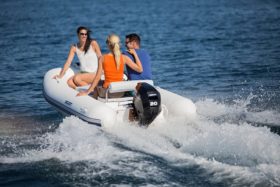 valiant-320-swift-hypalon-with-20hp-01.png__1000x750_q85_autocrop_size_canvas_subsampling-2_upscale